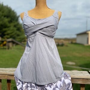 NWT Women's XL 2-Piece Swimsuit Tankini Set Pocket Shorts Padded Top Gray Paisl